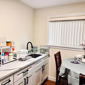  Ferienhaus Cozy 2 Beds Spacious Rooms,close To Transit Kanada